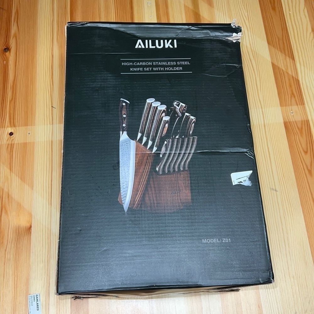 KNIFE SET 15 PCS AILUKI need extra label cause it’s weight more than 8 pounds